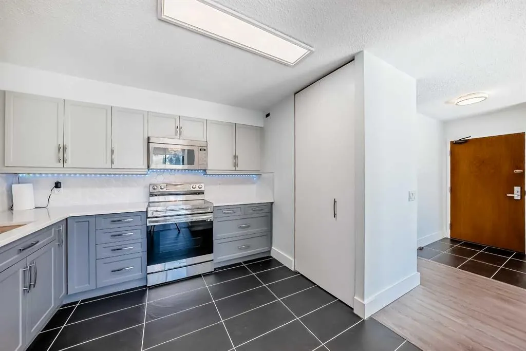 145 POINT Drive NW, #208