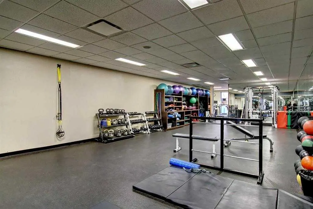 145 POINT Drive NW, #208