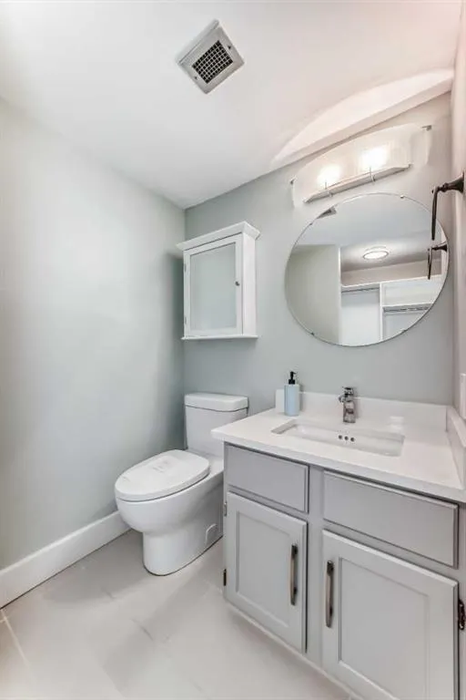 145 POINT Drive NW, #208