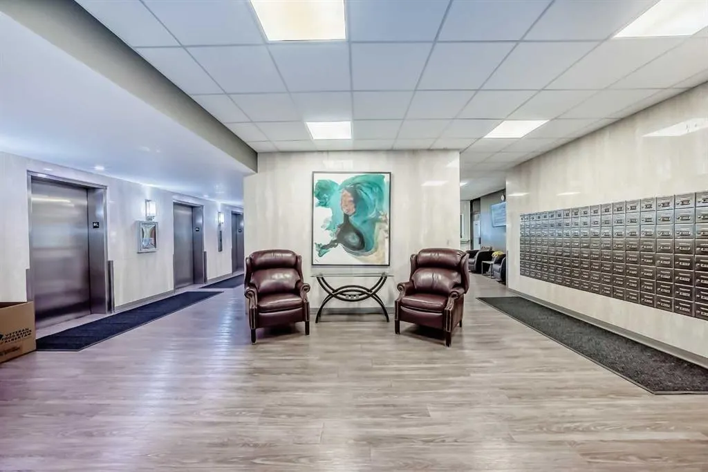 145 POINT Drive NW, #208