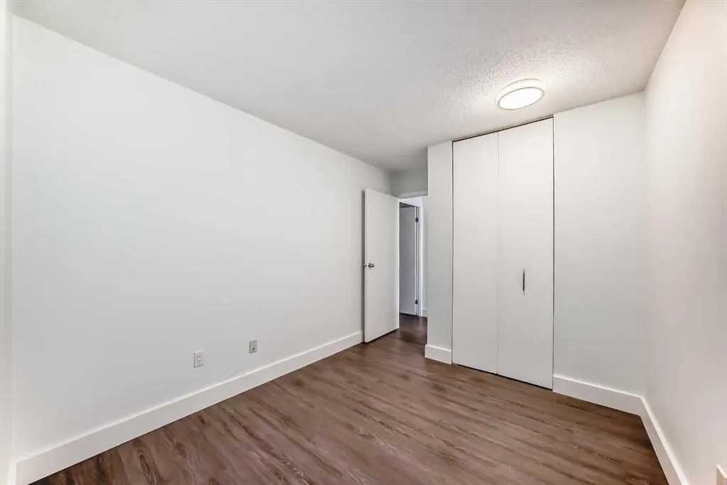 145 POINT Drive NW, #208