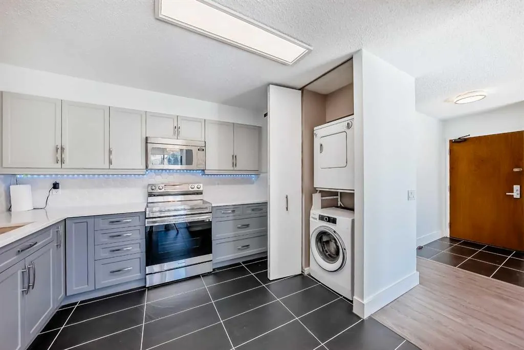 145 POINT Drive NW, #208
