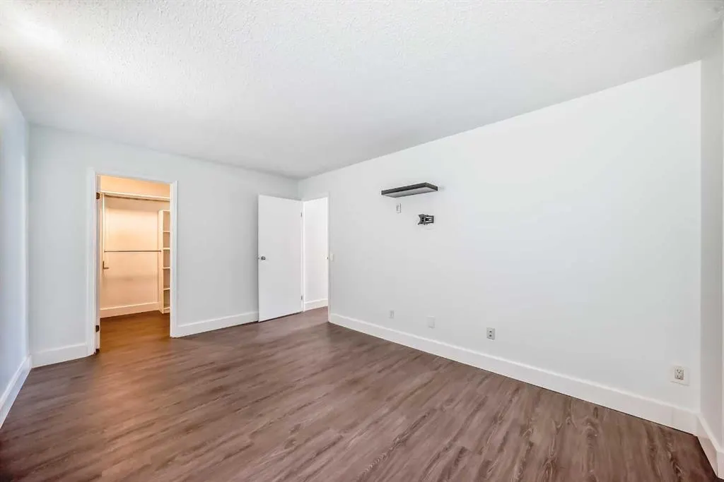 145 POINT Drive NW, #208
