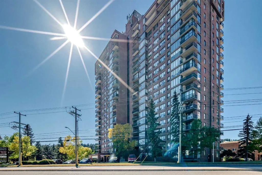 145 POINT Drive NW, #208