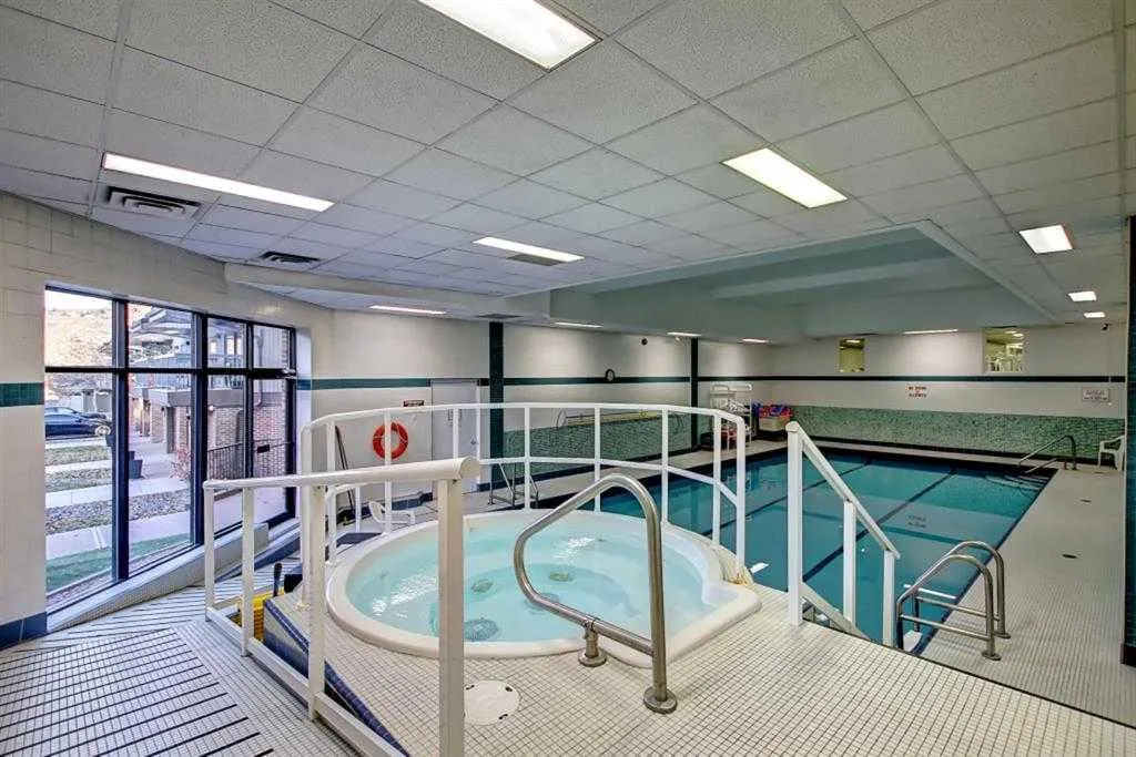 145 POINT Drive NW, #208