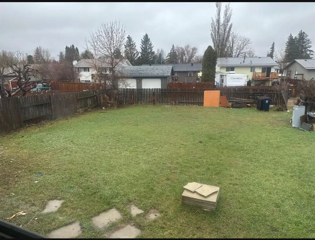 52 Wildrose Crescent W