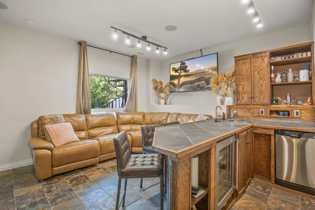 44 Isbister Close