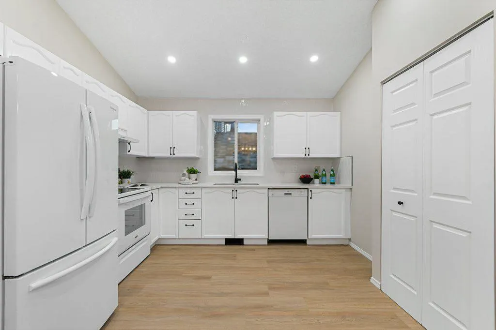 74 Anaheim Circle NE