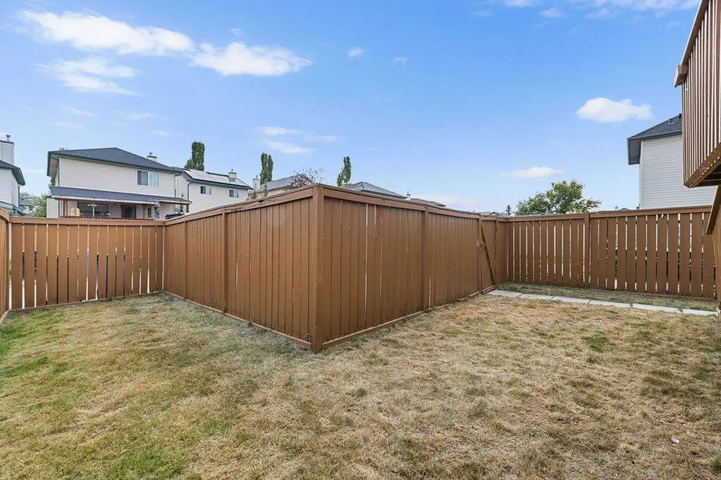 74 Anaheim Circle NE