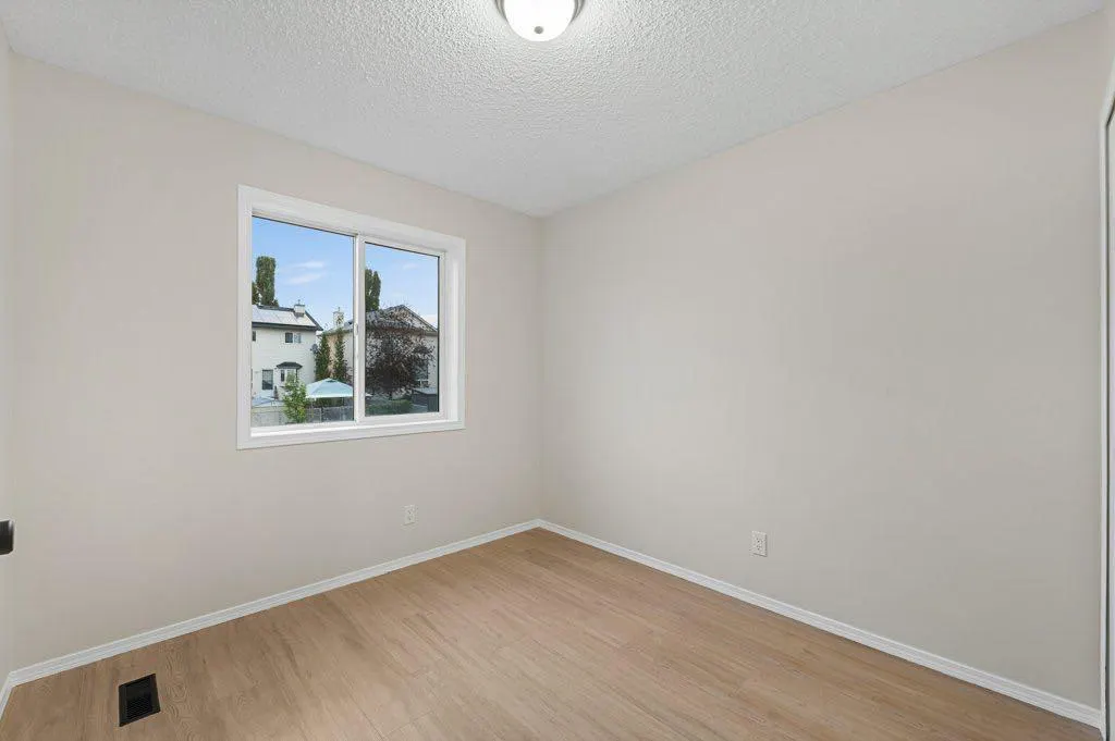 74 Anaheim Circle NE