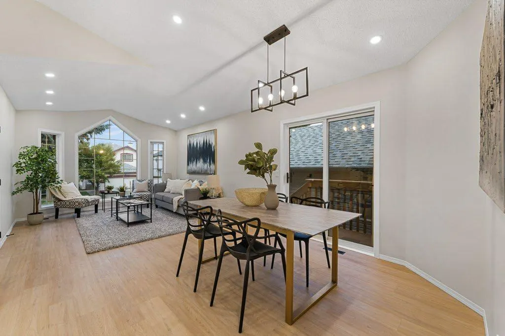 74 Anaheim Circle NE