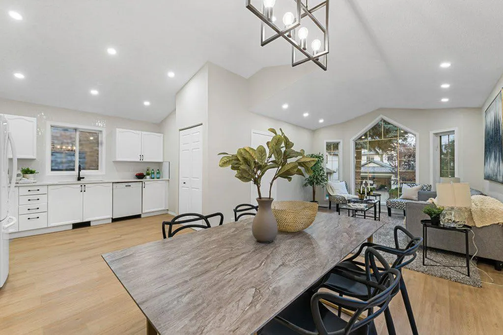 74 Anaheim Circle NE