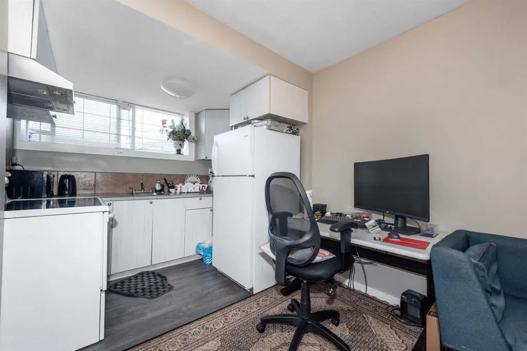 10 Tarawood Lane NE