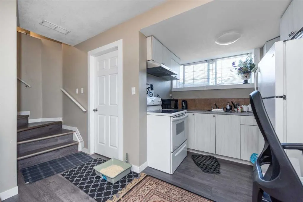 10 Tarawood Lane NE