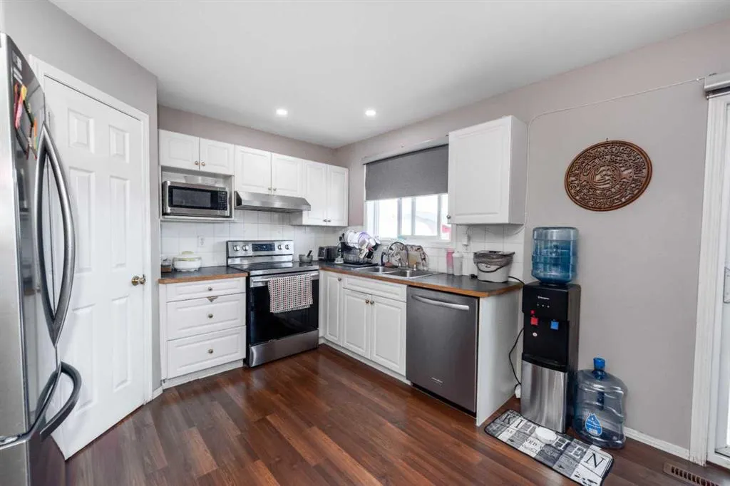 10 Tarawood Lane NE