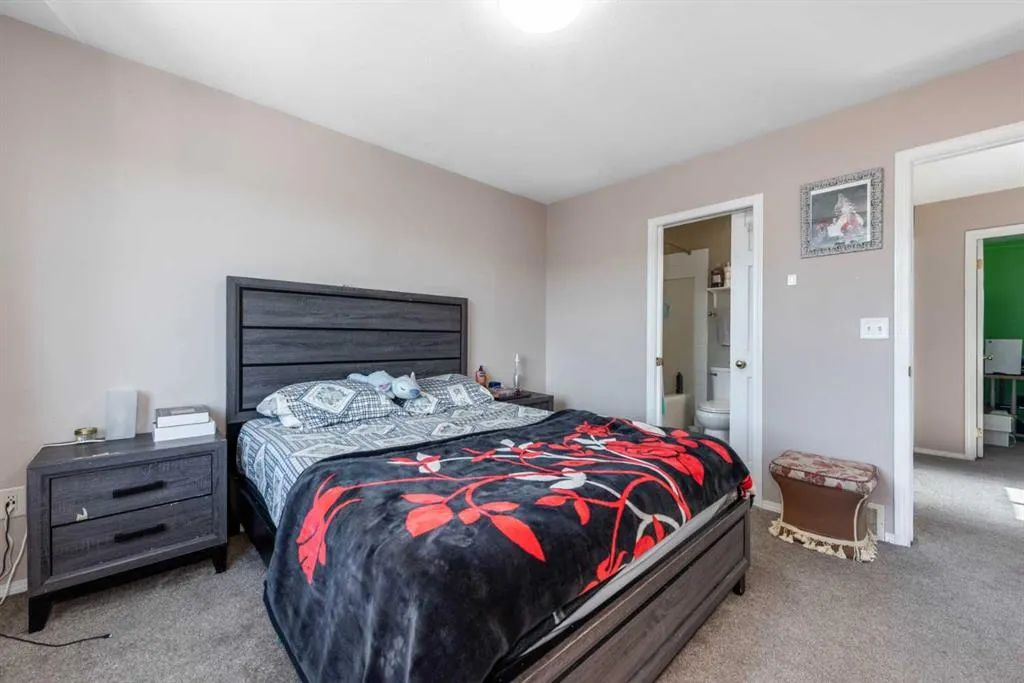 10 Tarawood Lane NE