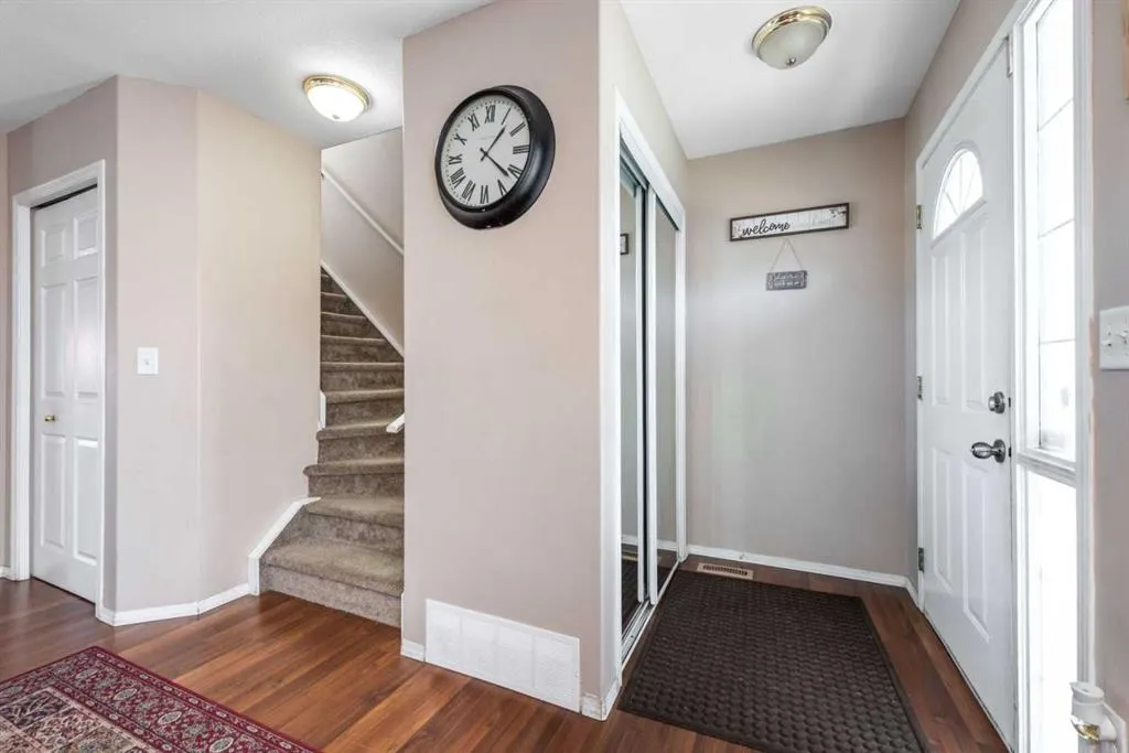 10 Tarawood Lane NE