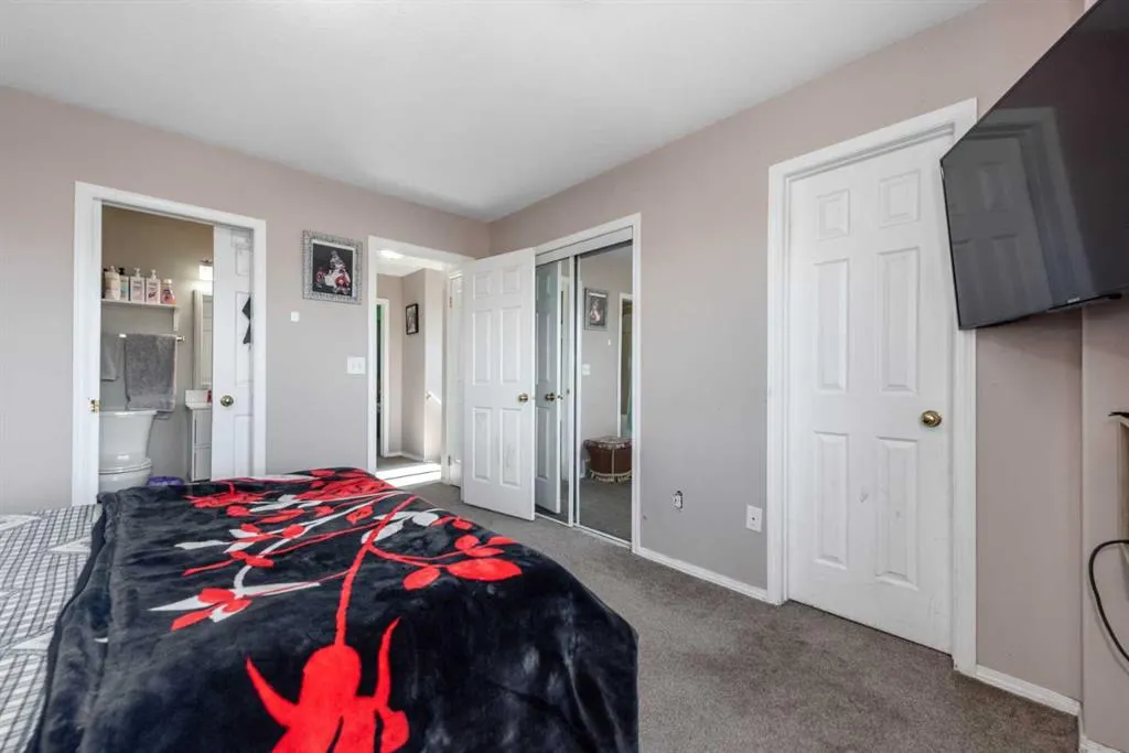 10 Tarawood Lane NE
