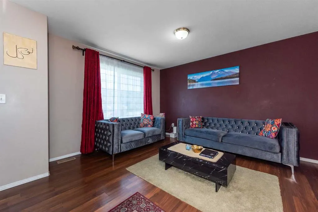 10 Tarawood Lane NE