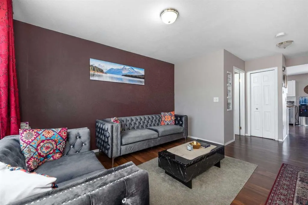 10 Tarawood Lane NE