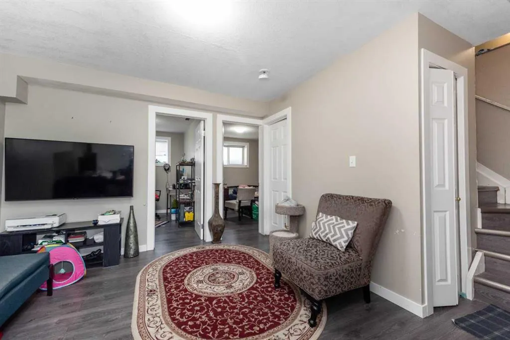 10 Tarawood Lane NE