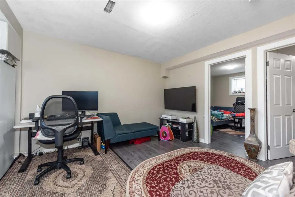 10 Tarawood Lane NE