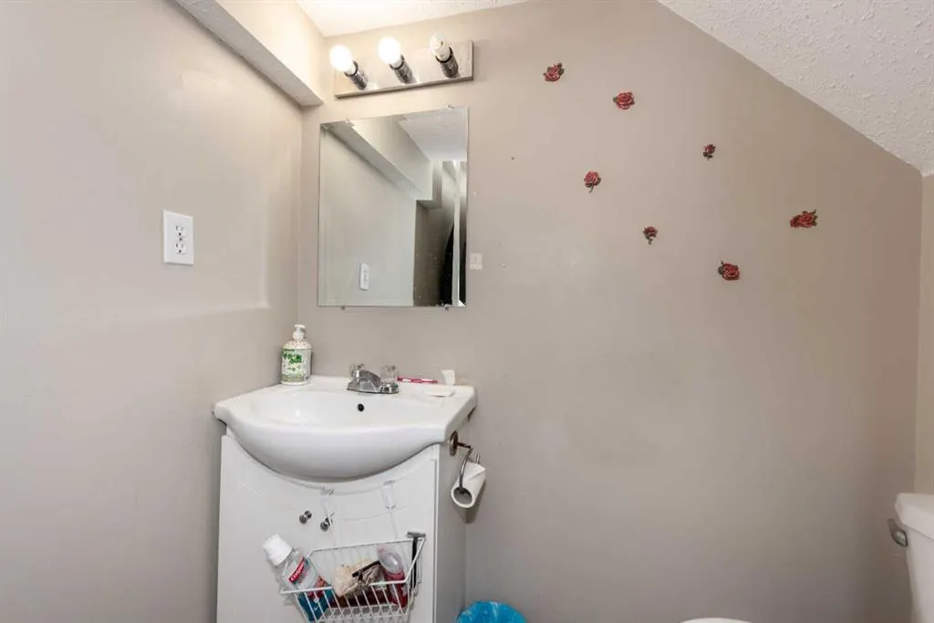 10 Tarawood Lane NE