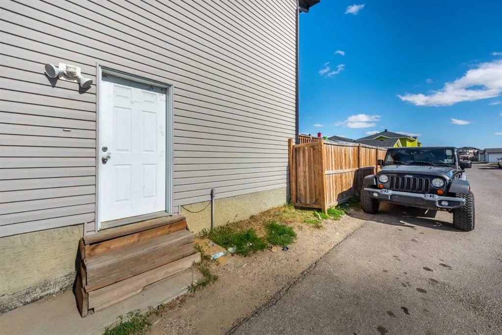 10 Tarawood Lane NE
