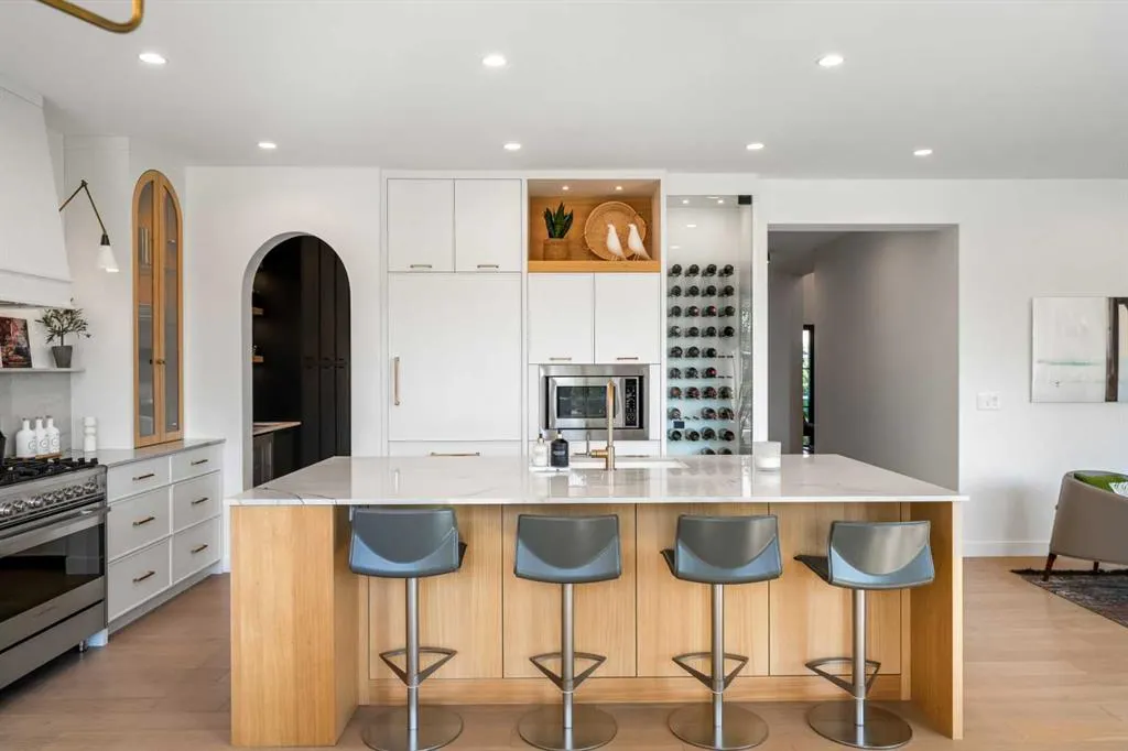 228 Mahogany Bay SE