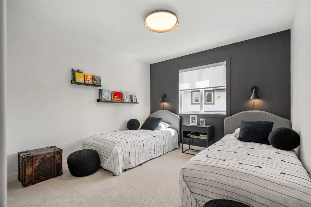 228 Mahogany Bay SE