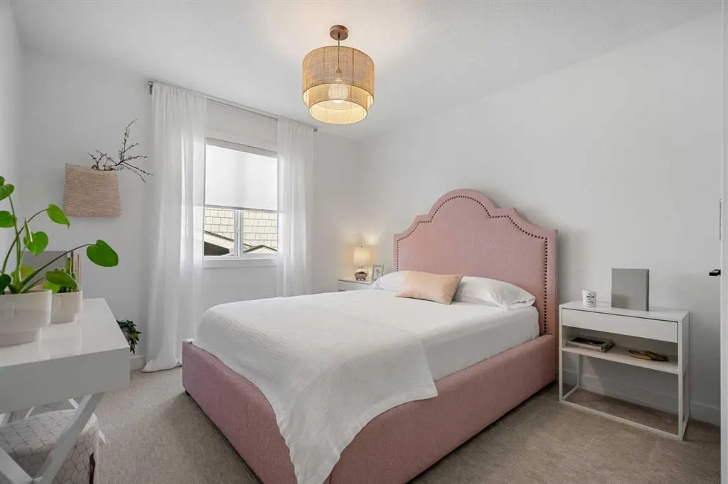 228 Mahogany Bay SE