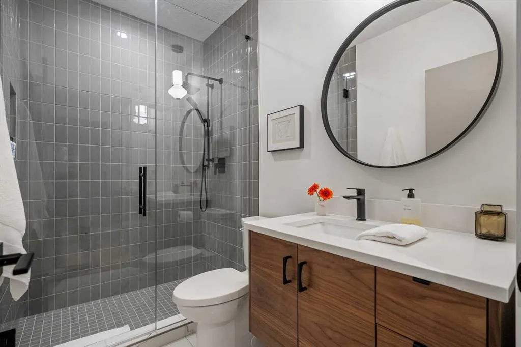 228 Mahogany Bay SE