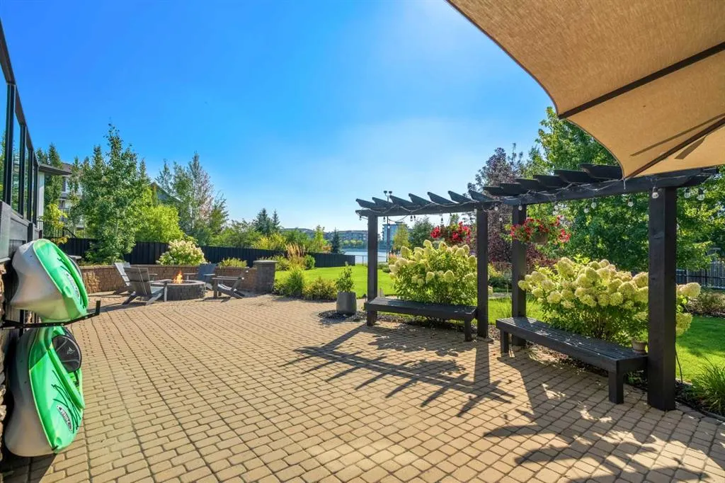 228 Mahogany Bay SE