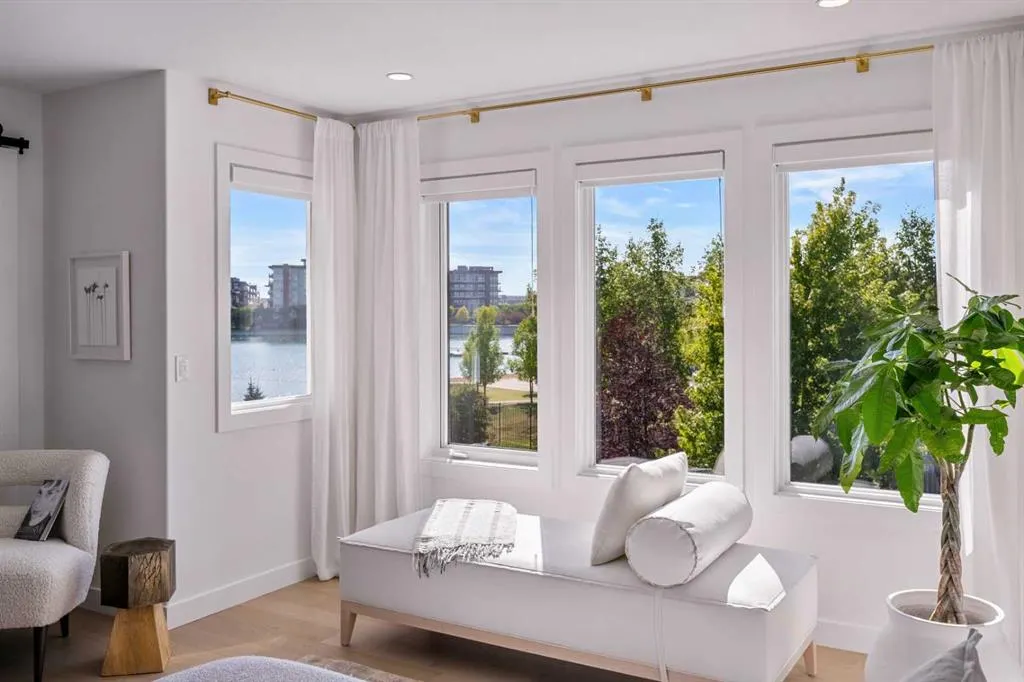 228 Mahogany Bay SE