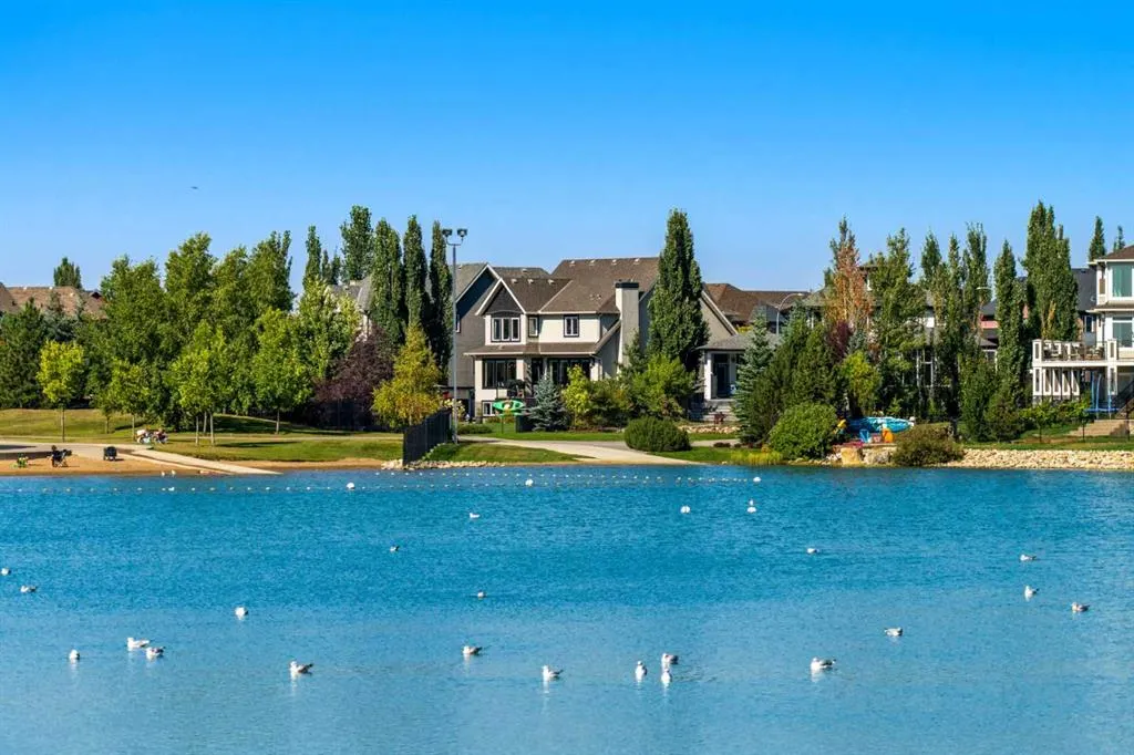 228 Mahogany Bay SE
