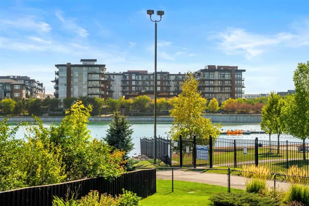 228 Mahogany Bay SE