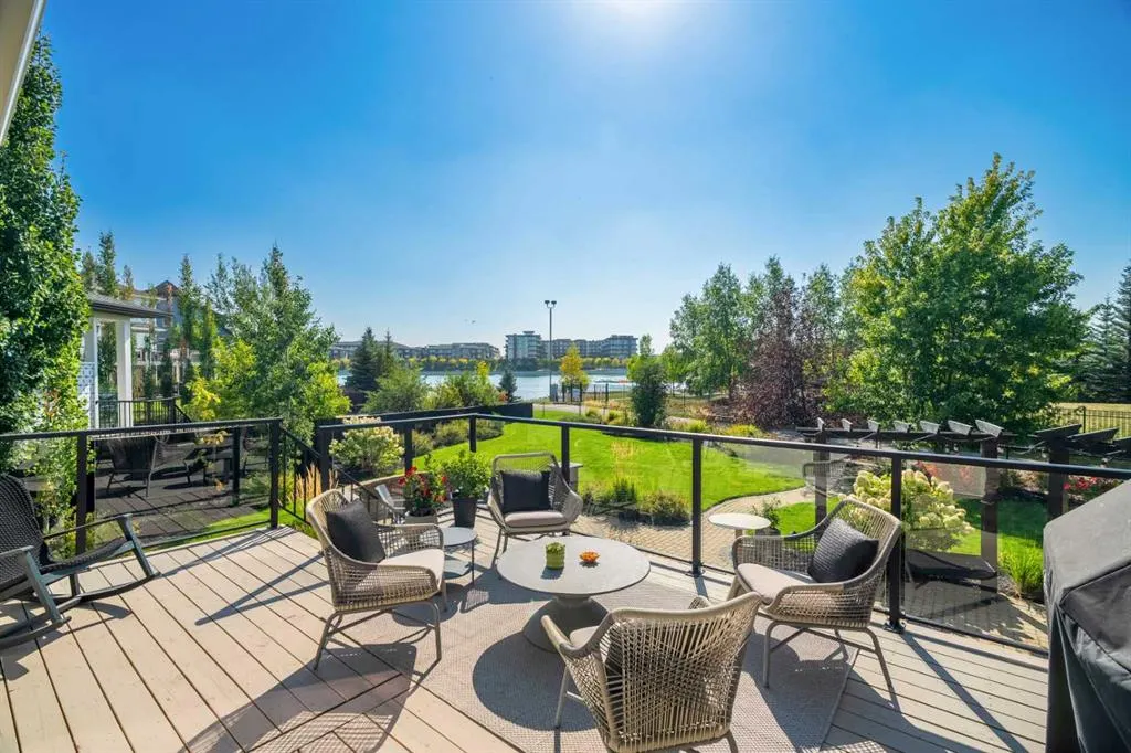 228 Mahogany Bay SE