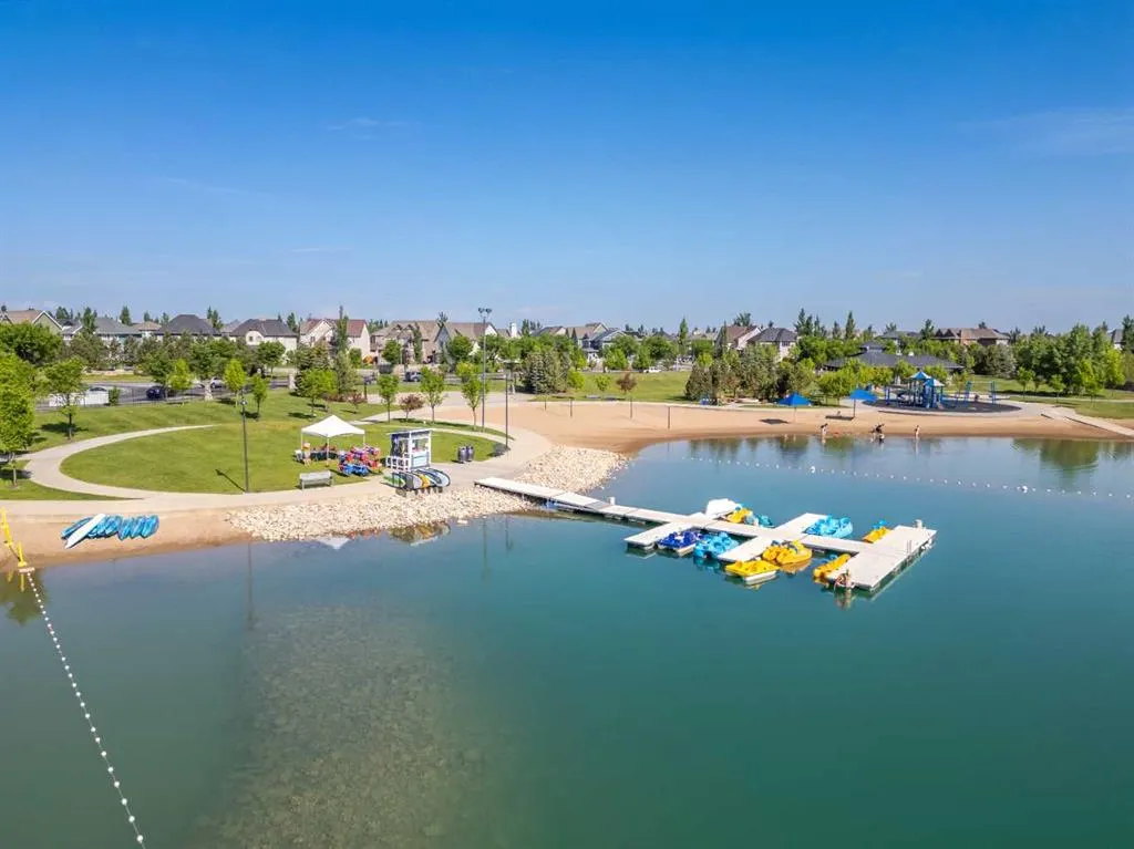 228 Mahogany Bay SE