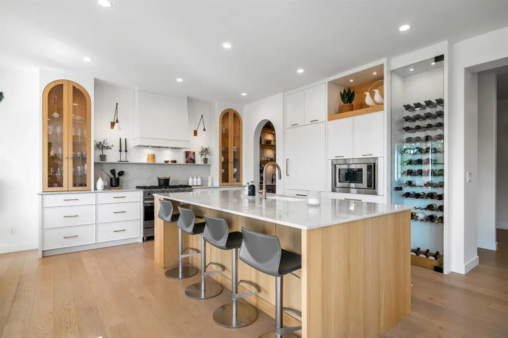 228 Mahogany Bay SE