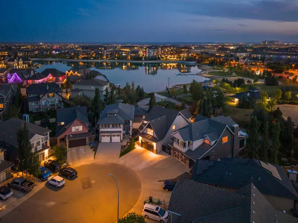 228 Mahogany Bay SE