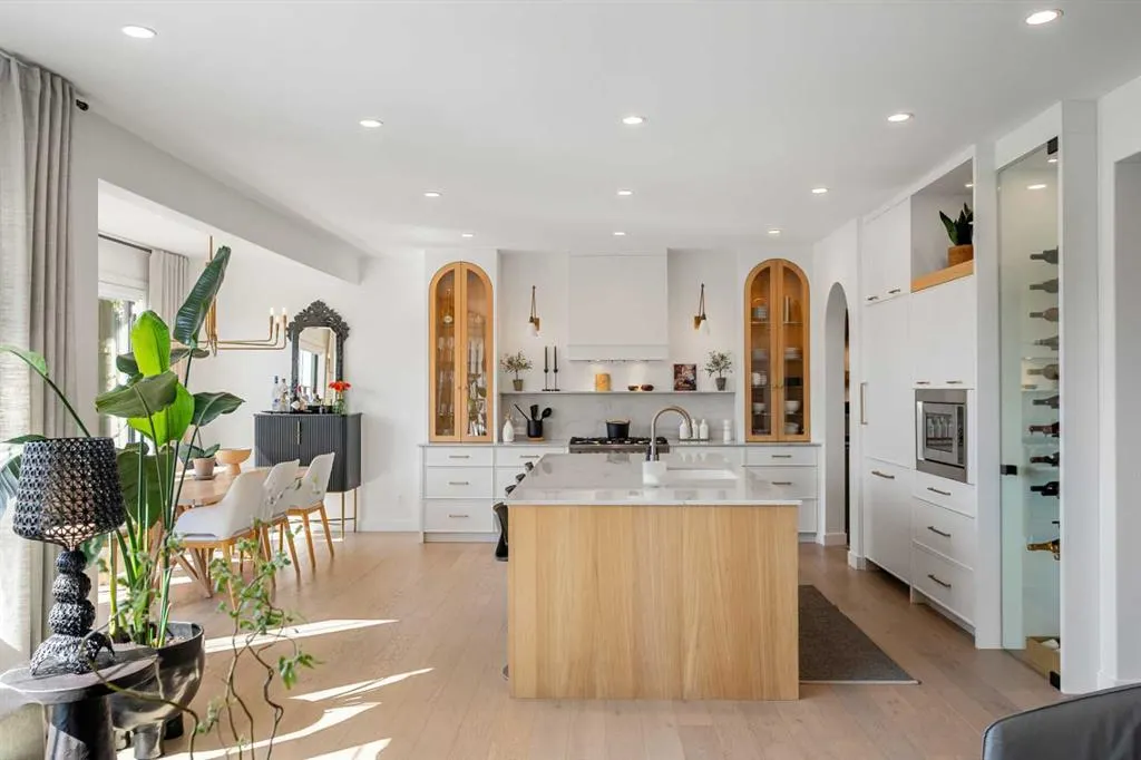 228 Mahogany Bay SE