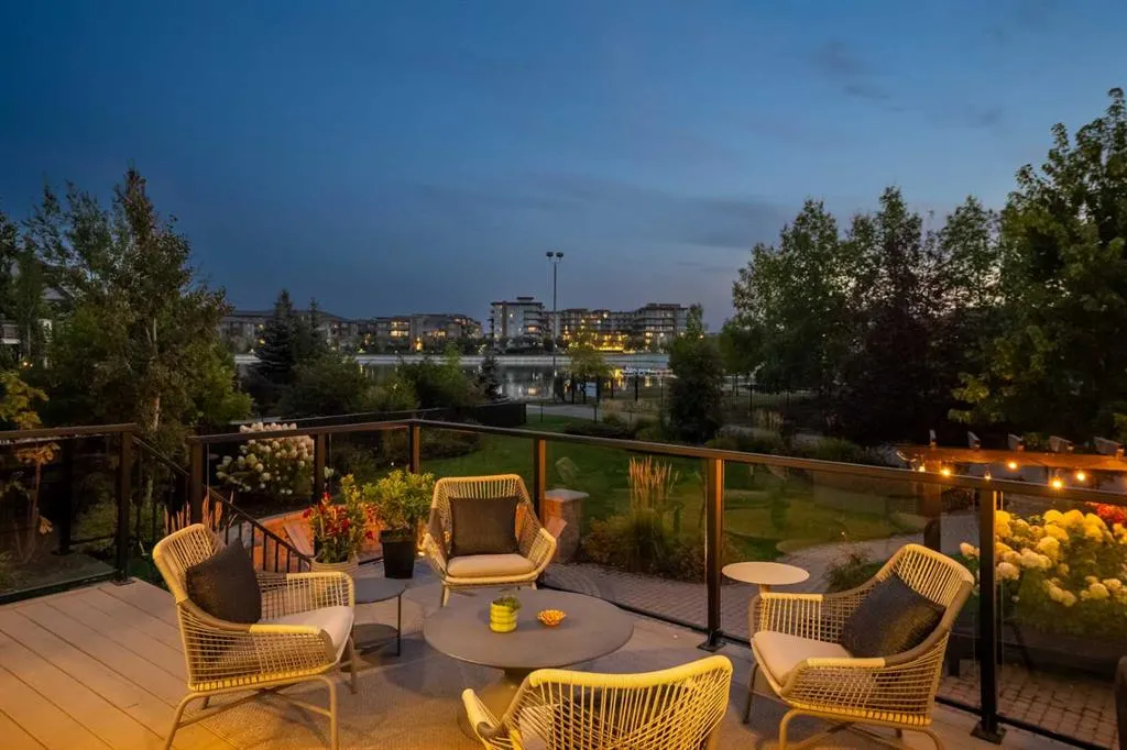 228 Mahogany Bay SE