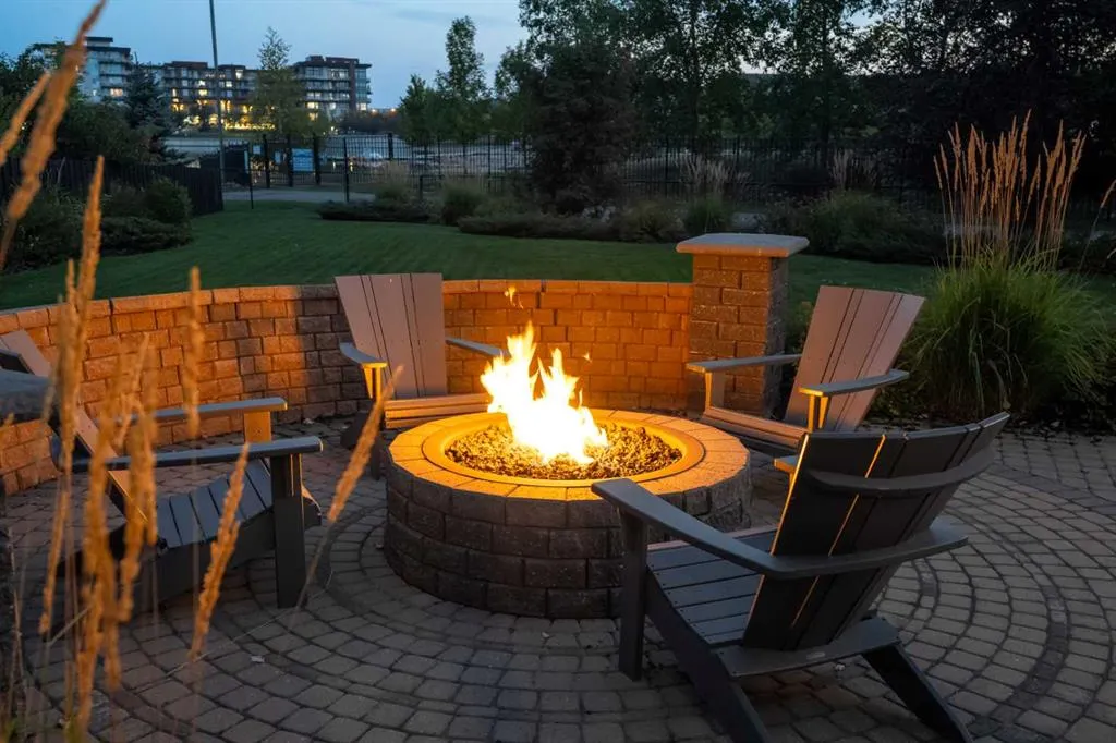228 Mahogany Bay SE