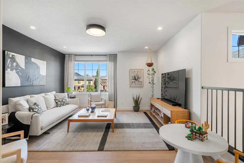 228 Mahogany Bay SE