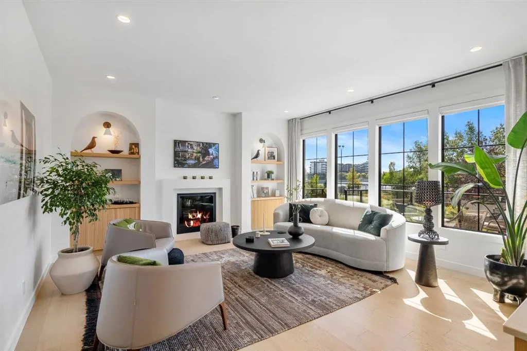 228 Mahogany Bay SE