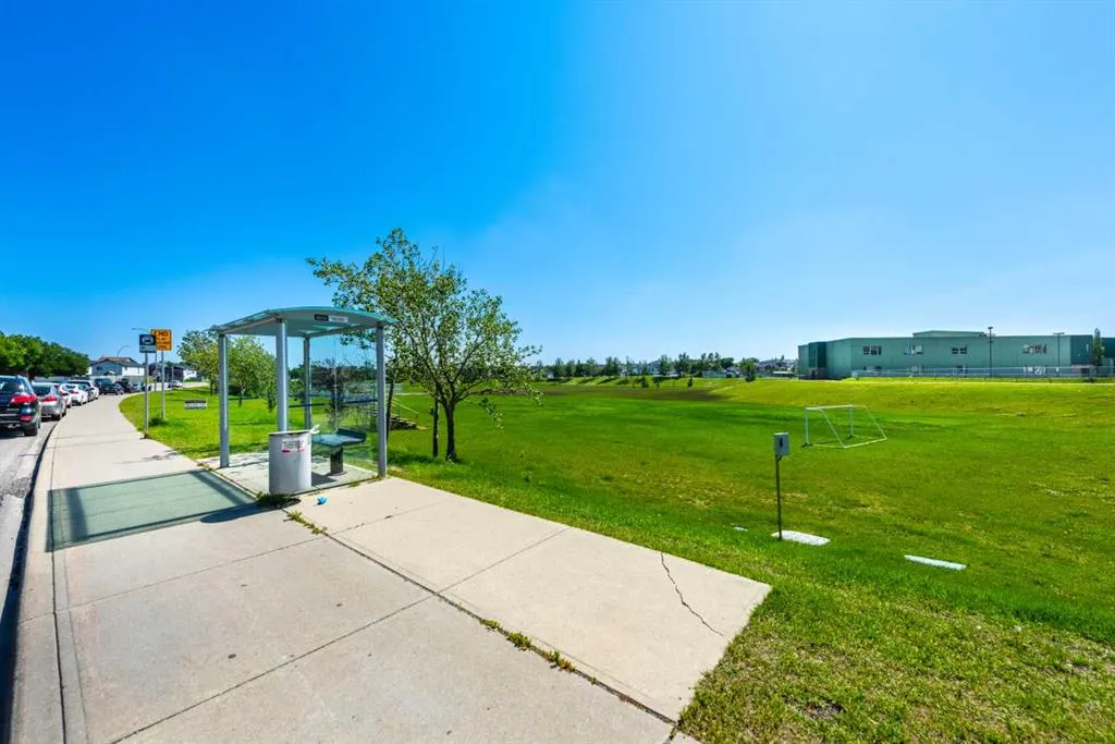 148 Martin Crossing Crescent NE