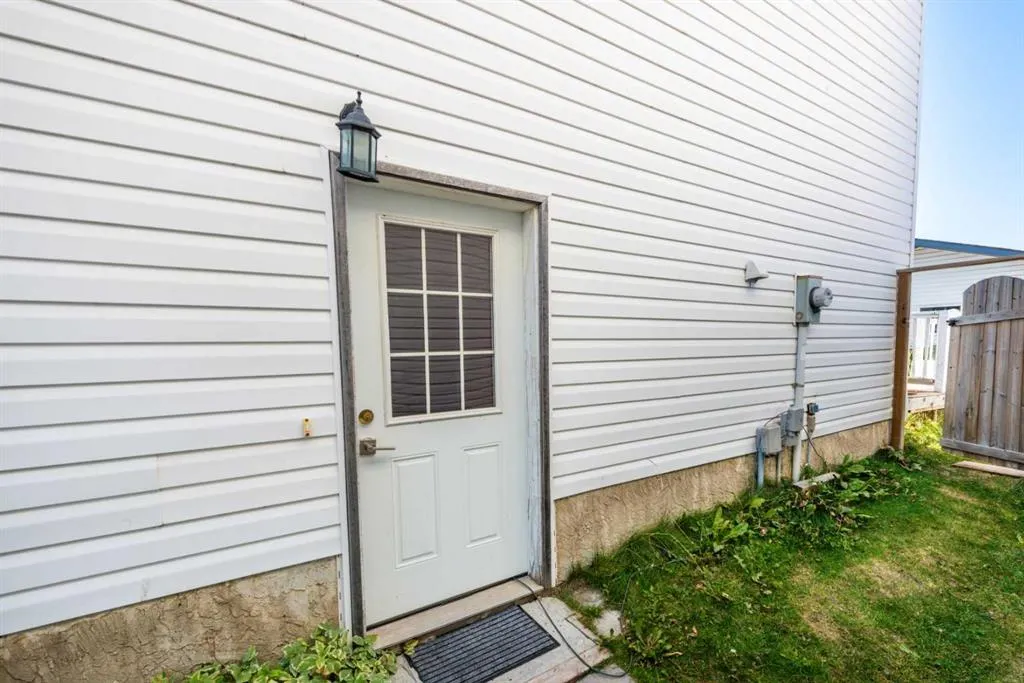 148 Martin Crossing Crescent NE