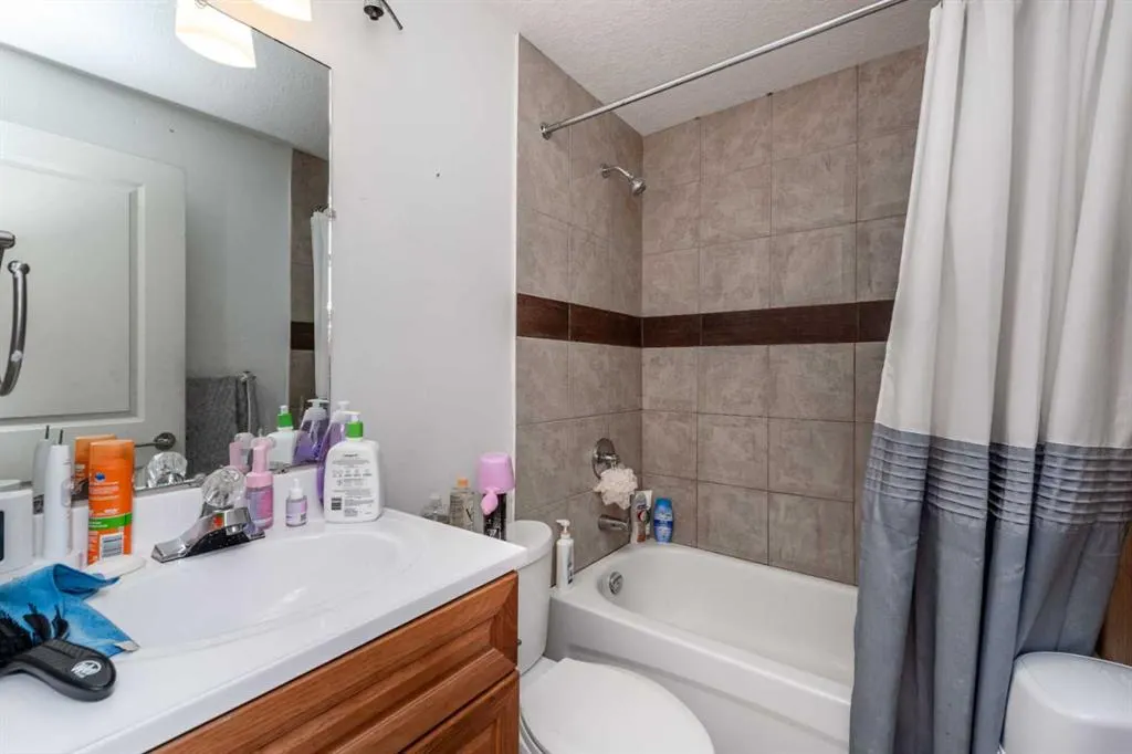 148 Martin Crossing Crescent NE