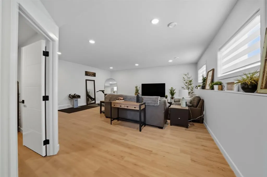 42 Longmire Close