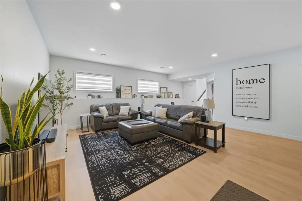 42 Longmire Close
